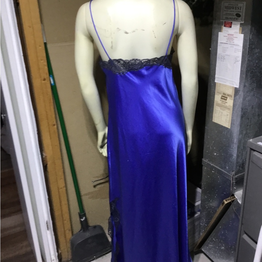 Victorian Lace Blue Purple - Picture 8 of 16